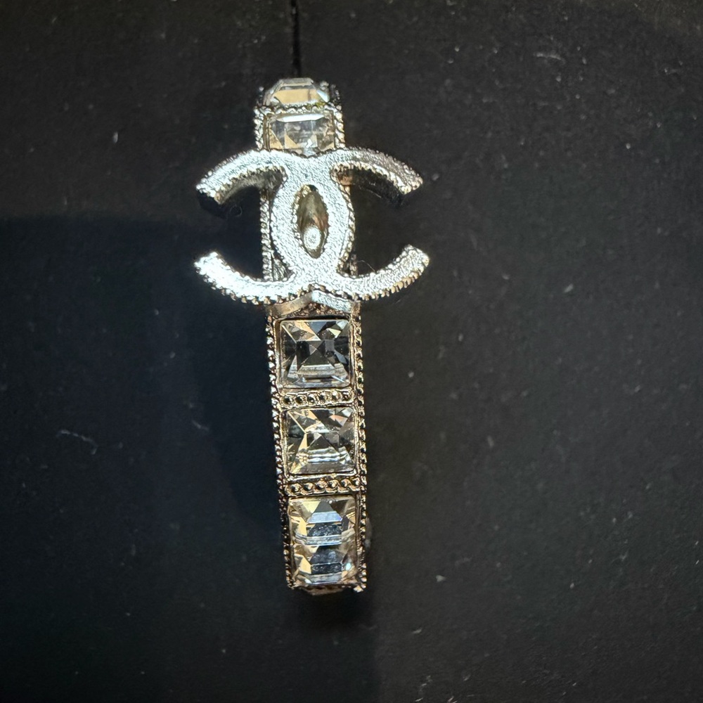 CHANEL Strass Silver Crystal Stud Earrings with box - Picture 6 of 11